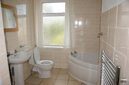 University Student Accommodation 3 bed house in Lancaster bathroom