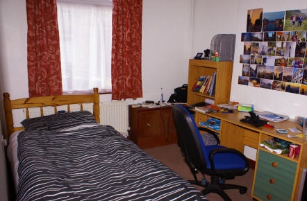 University Student Accommodation 3 bed house in Lancaster downstairs bedroom